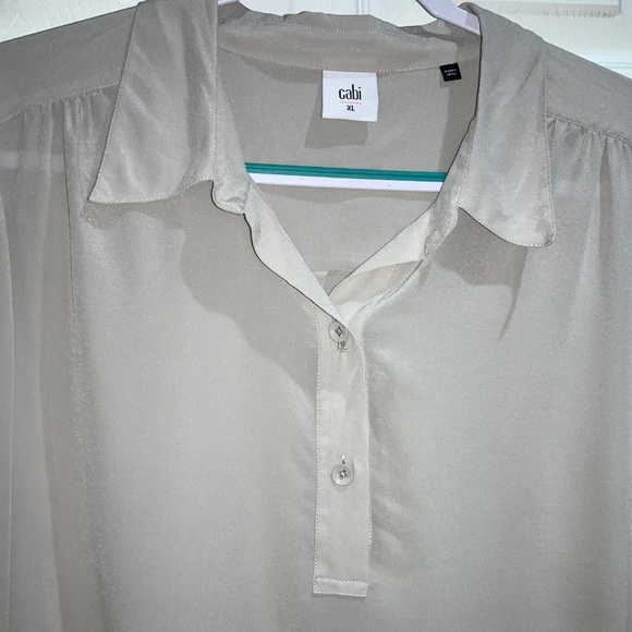 CAbi Dove Grey Silk Popover half button Blouse Sz XL Style# 3424 button cuffs - Picture 3 of 8